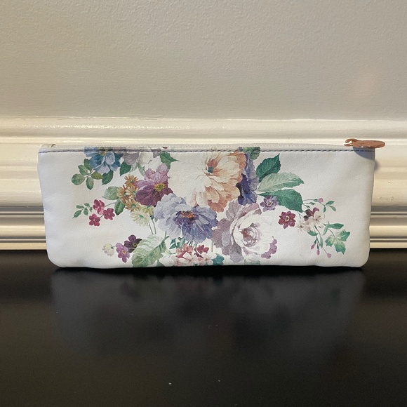 5 for $20: Francescas floral pencil pouch - Picture 1 of 10